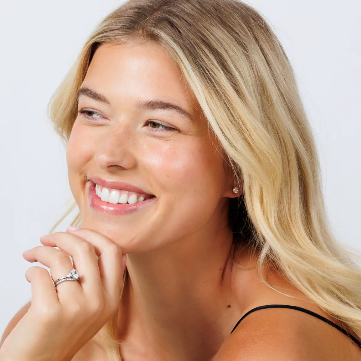 Kgf14 希少石 天然石 オーストラリア産 ホワイト ダイヤモンド リング Kennedy Pear Three-Stone Engagement Ring - 18K White Gold