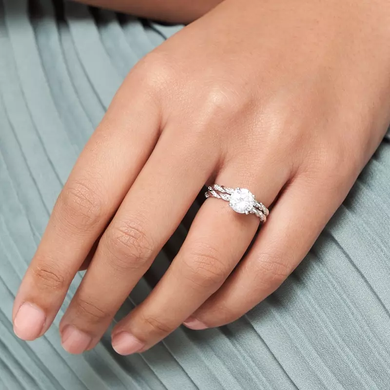 18K White Gold Freya Diamond Twist Wedding Band