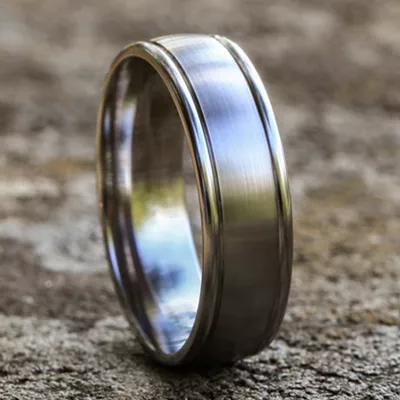 Satin Center Polished Edge Lightweight Comfort-Fit Band (6.5mm)