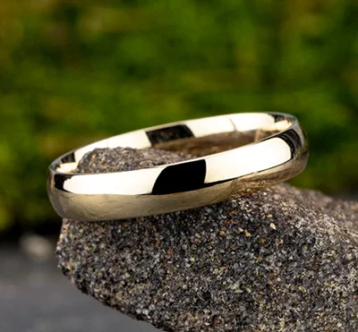 Low Dome Comfort-Fit Polished Band (4mm)