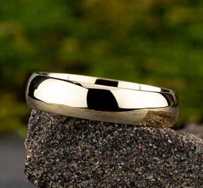 Low Dome Comfort-Fit Polished Band (5mm)