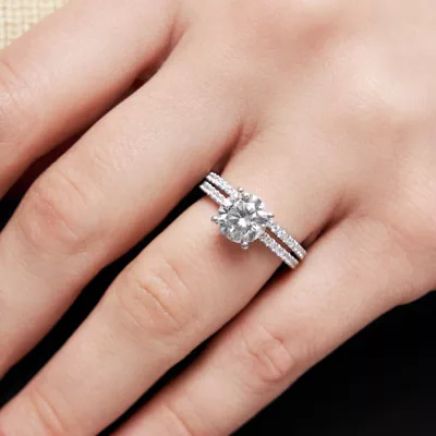 Caroline Classic Diamond Engagement Ring