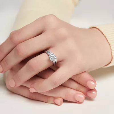 Luisa Classic 3-Stone Engagement Ring