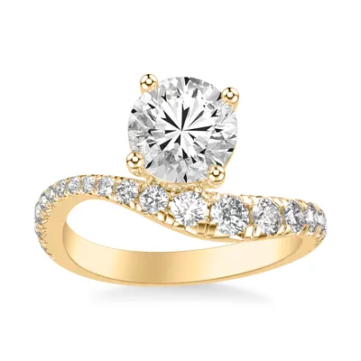Curvelle Graduated Pavé Lab Engagement Ring