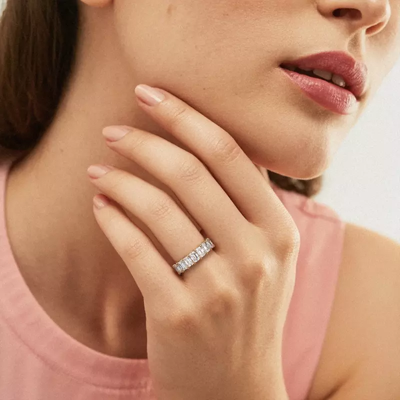 18K White Gold Emerald Cut Diamond 7 Stone Ring (1.50 ct. tw.)