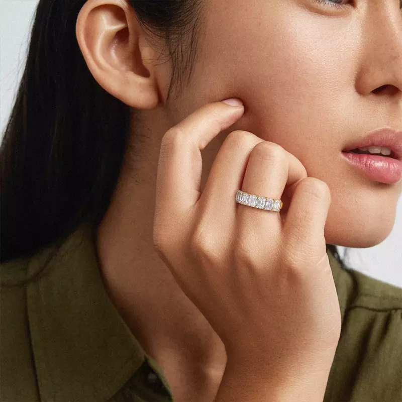 18K Yellow Gold Emerald Cut Diamond 7 Stone Ring (3.00 ct. tw.)