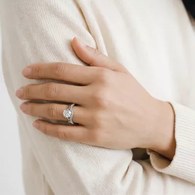 Bianca Curved Pavé Band