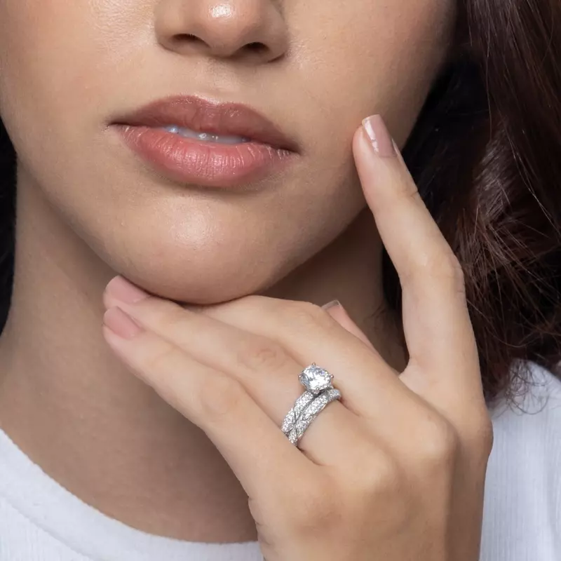 14K White Gold Laurel Twisting Vine And Leaf Pavé Engagement Ring