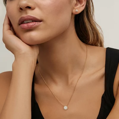 Eva Classic Halo Pendant