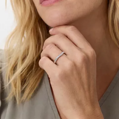 Betsy Grand Curved Pavé Band