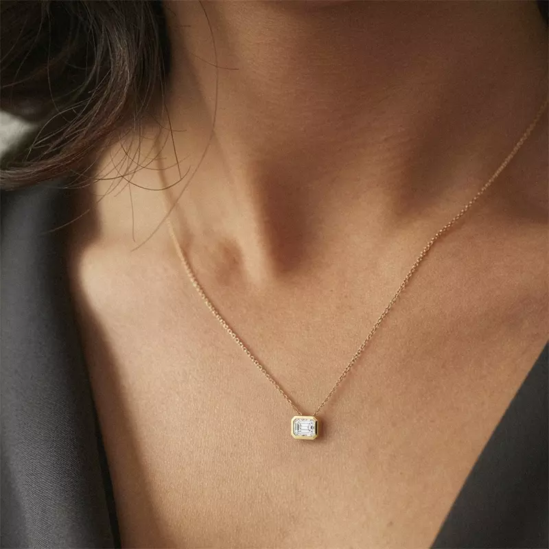 14K Yellow Gold Modern Bezel Emerald Lab Diamond Necklace (1/2 ct. tw.)