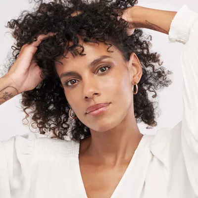 Slim Tubular Gold Hoop Earrings (25 mm)