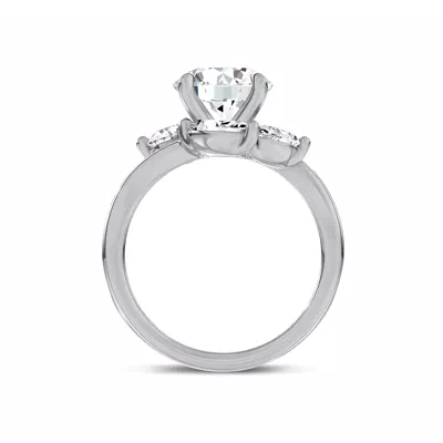 Spotlight Lab Diamond Engagement Ring