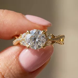 Video of Papillon Twist Pavé Sapphire Engagement Ring