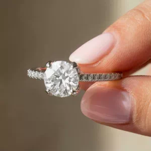 Video of Marian Lab Diamond-Encrusted Tulip Prong Pavé Engagement Ring